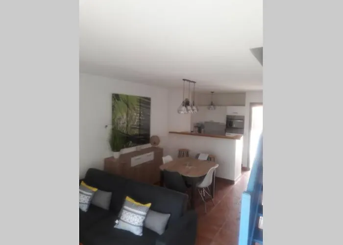 Charmante Dans Village Naturiste Leucate